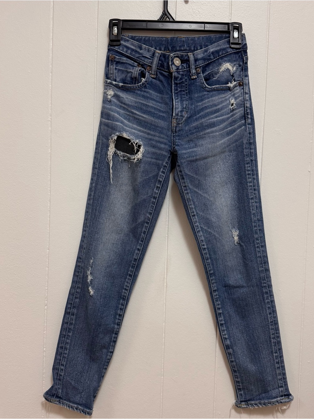 Moussy Vintage Medium Wash
Distressed Mid Rise Jeans Size 24